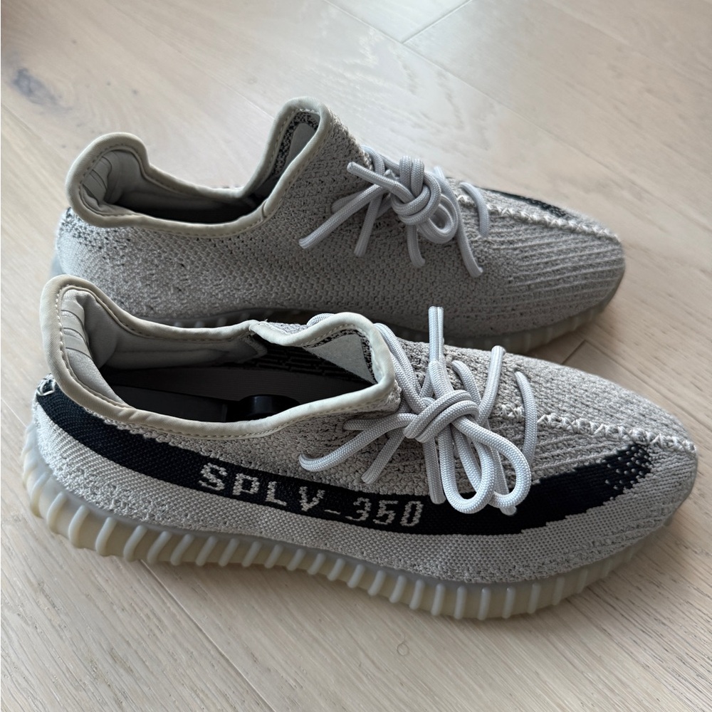 Adidas Yeezy Boost 350 V2 - Only worn Twice, practically new